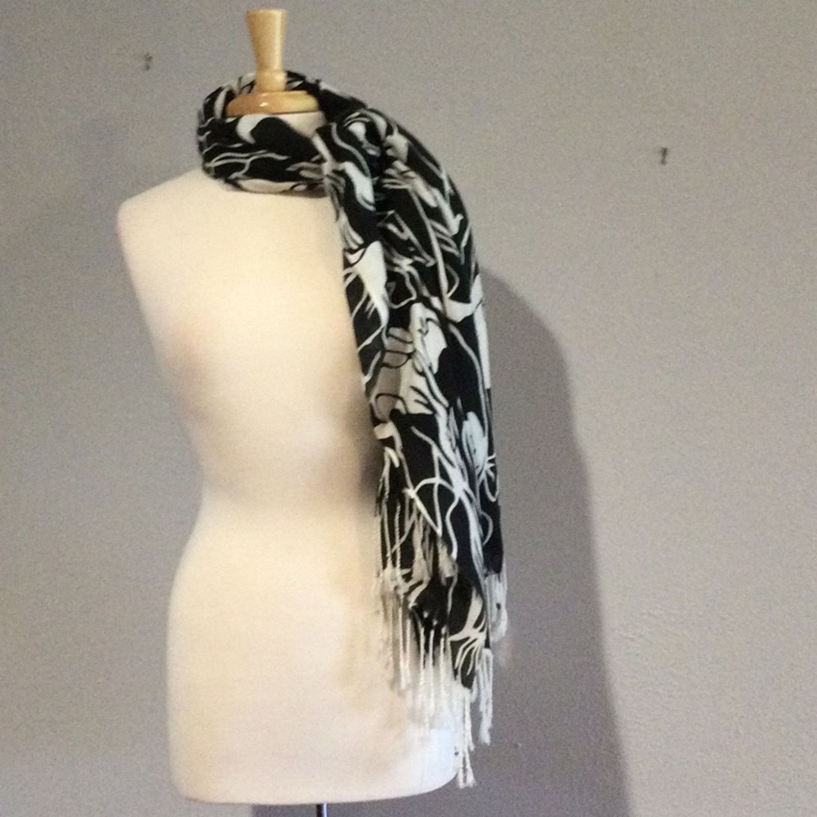 Other Black and White Floral Scarf Wrap w/ Fringe Trim Size ONE SIZE - 3 Thumbnail