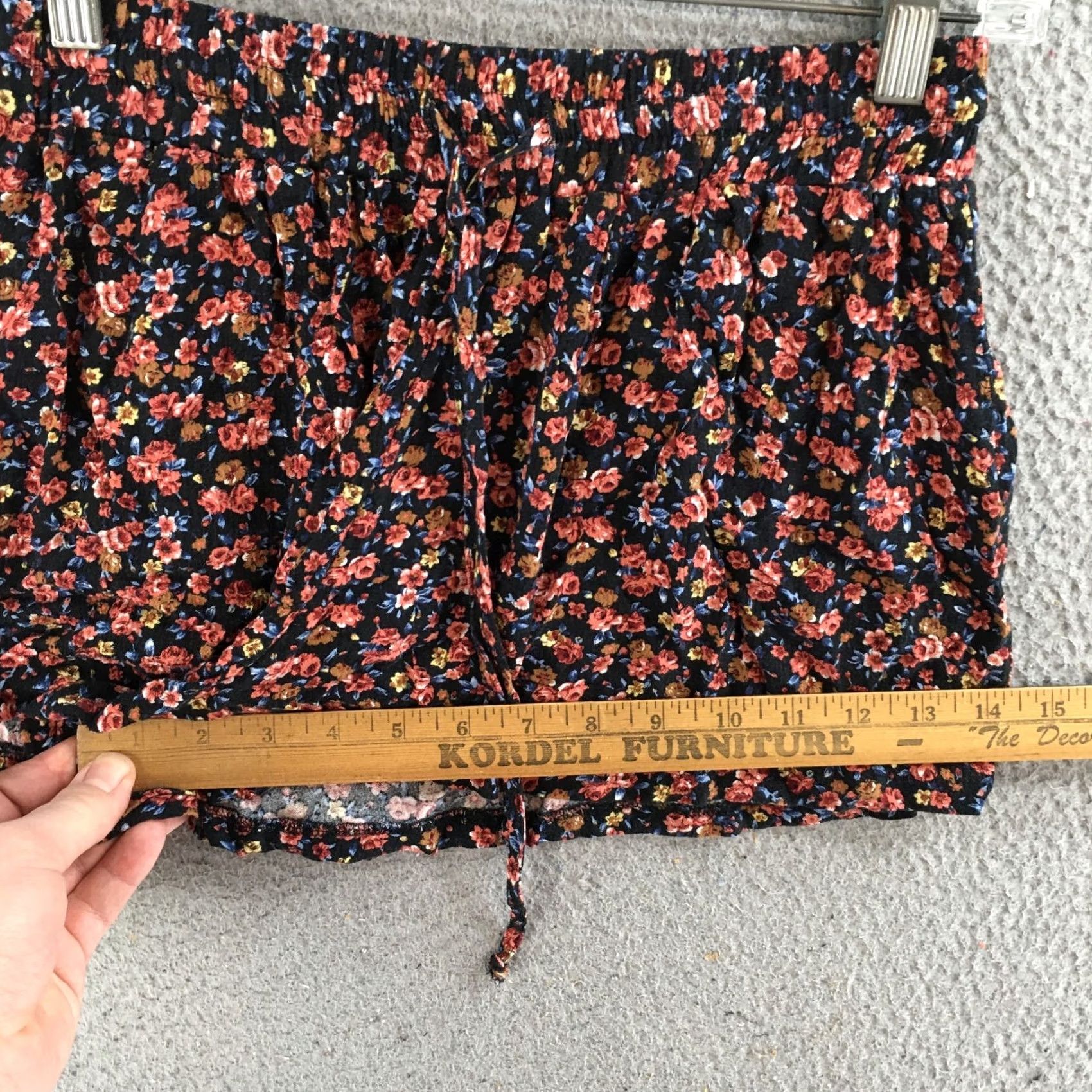 American Eagle Outfitters American Eagle Outfitters Shorts Womens XS High Rise Pull On Casual Floral Black Viscose Lineup Size 26" / US 2 / IT 38 - 7 Thumbnail