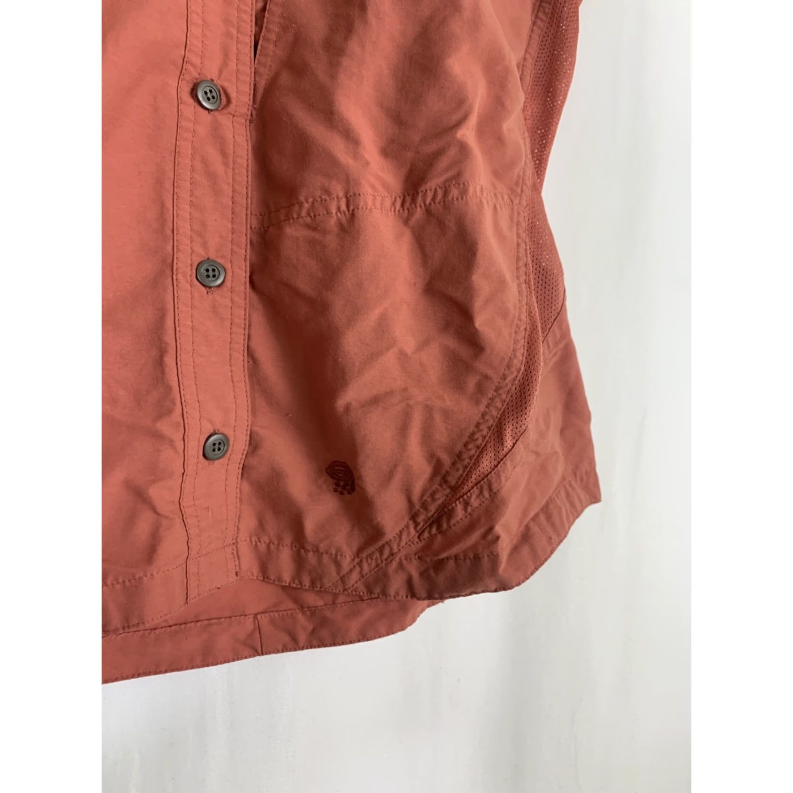 Mountain Hardwear VINTAGE Mountain Hardwear Womens 8 Sleeveless Shirt Pink Vented Pocket Button Up Outdoor Size M / US 6-8 / IT 42-44 - 5 Thumbnail