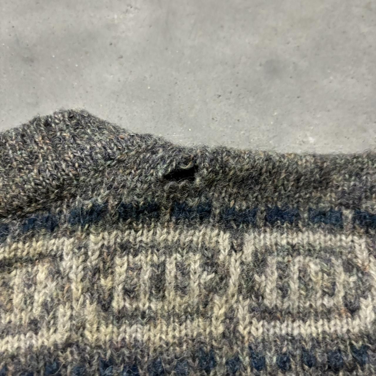 Japanese Brand × Vintage Crazy Vintage Y2K/2000s Grey Striped Pattern 100% Wool Essential Sweater! Size US L / EU 52-54 / 3 - 5 Thumbnail