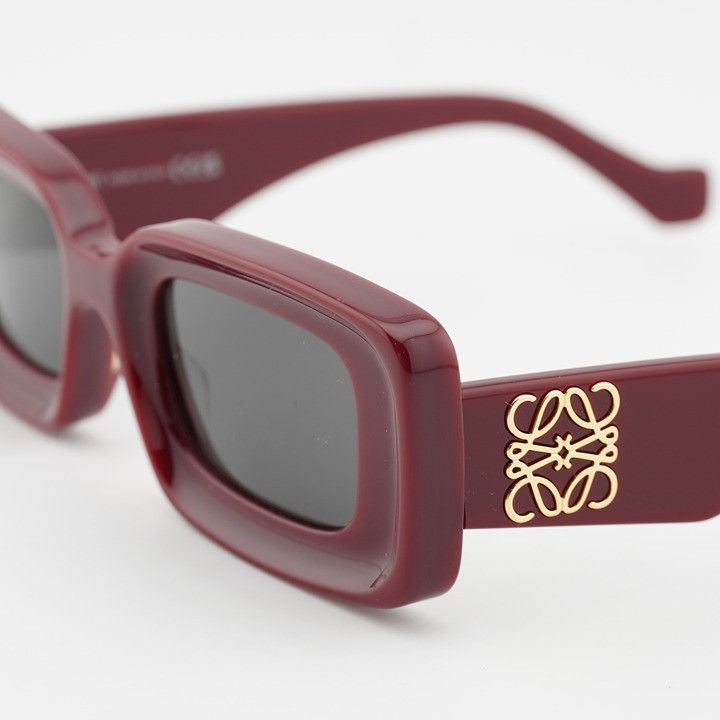 Loewe Loewe LW40101I 66A Sunglasses Shiny Burgundy/Gold Rectangle Size ONE SIZE - 9 Thumbnail