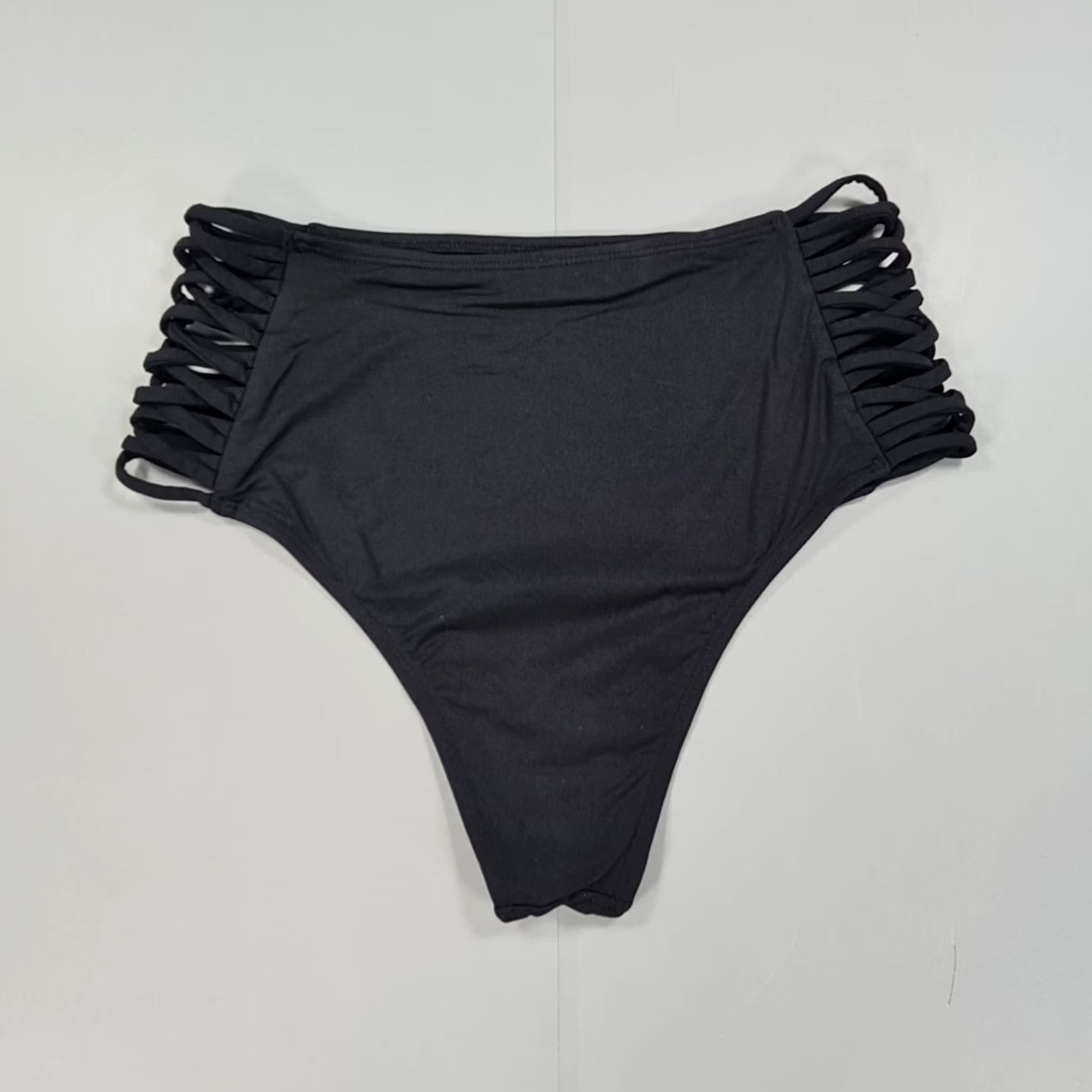Vintage L*SPACE Bikini Bottom Black Medium High-Waisted Cut Out Womens M Beach 80% Nylon, 20% Spandex Size 32" / US 10 / IT 46 - 4 Thumbnail