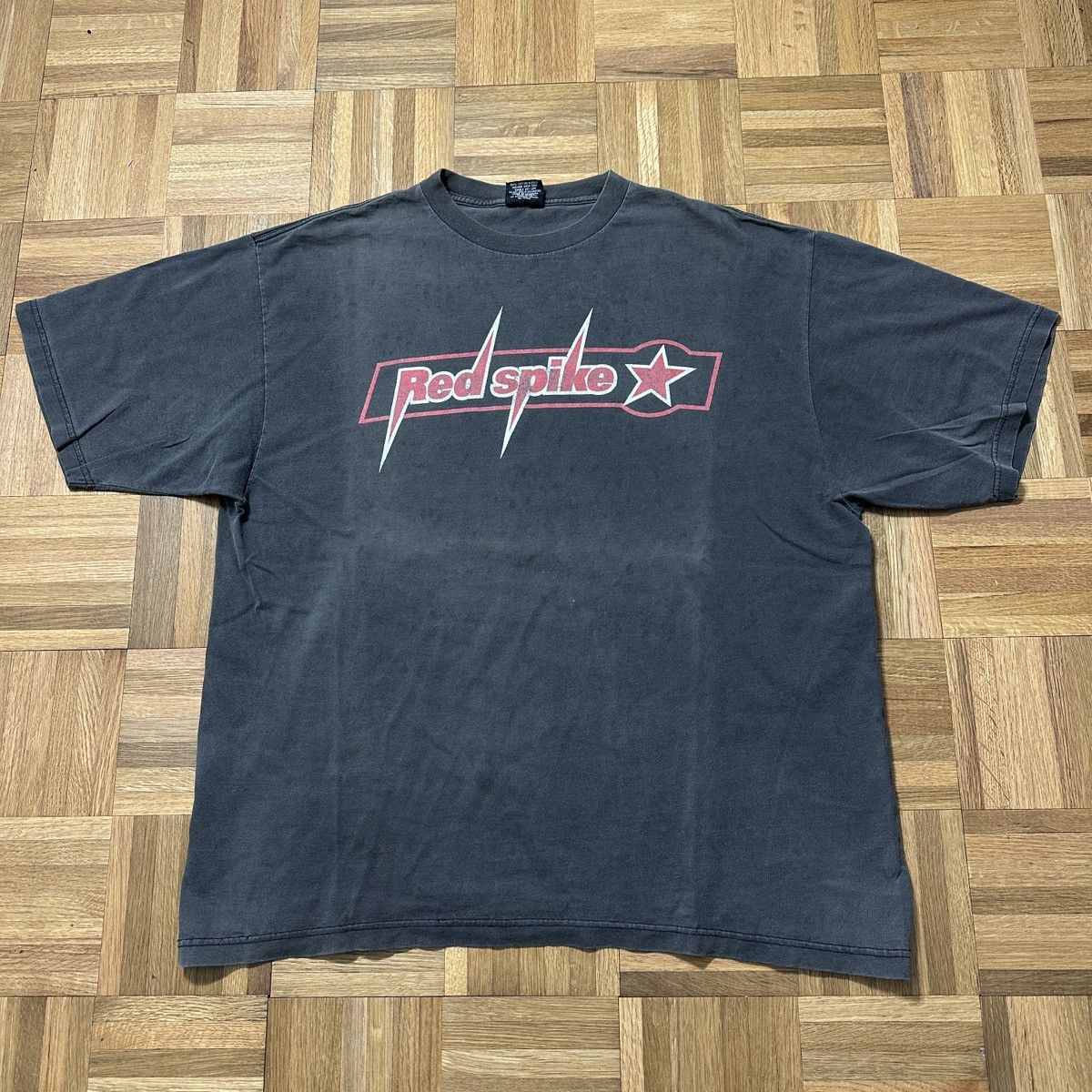 Vintage Vintage Red Spike tee Size US XL / EU 56 / 4 - 1 Thumbnail