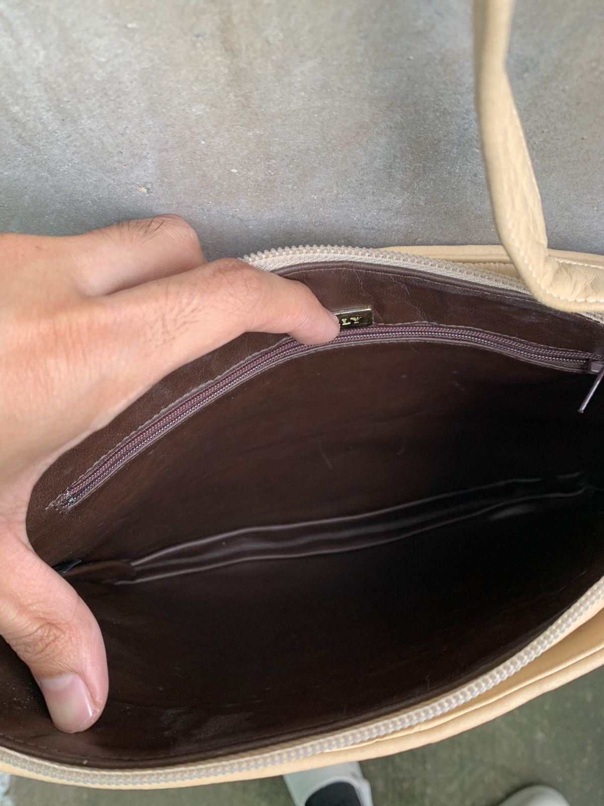 Bally Quilted Shoulder Bag Size ONE SIZE - 9 Thumbnail