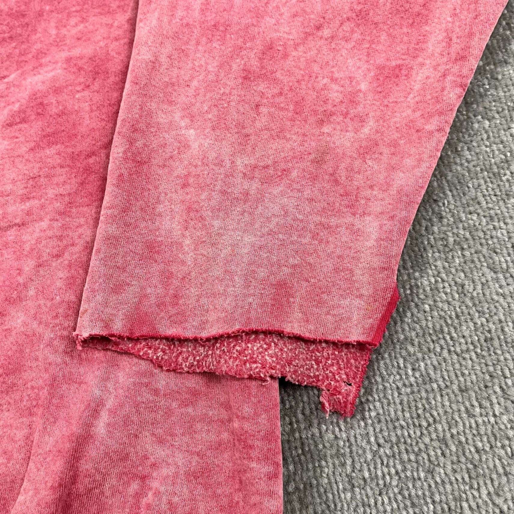 Lee VINTAGE LEE Sweatshirt Mens Large Pink Crew Neck Skate Surf Distressed Thrashed Size US L / EU 52-54 / 3 - 7 Thumbnail