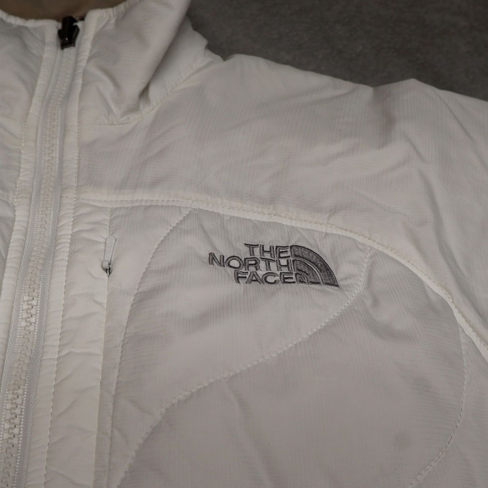 The North Face VINTAGE North Face Jacket Women XS White Insulated Wind Rain Light Winter Puffer Outdoor Size XS / US 0-2 / IT 36-38 - 4 Thumbnail
