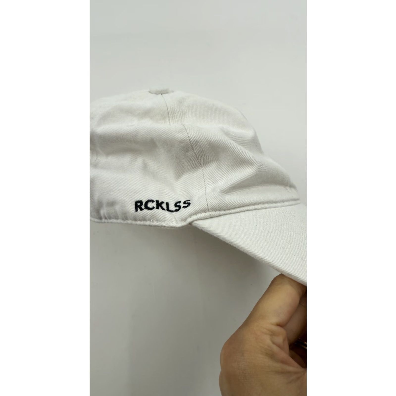 Vintage Young & Reckless Hat Cap Strap Back White Embroidered Flower Mens One Size Adjustable Size ONE SIZE - 2 Thumbnail