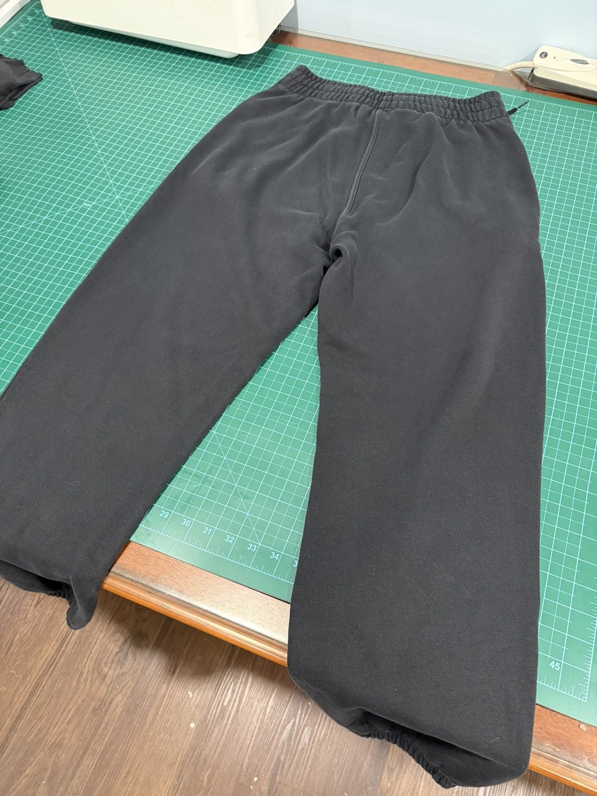 Adidas Adidas Black Sweatpants Size US 32 / EU 48 - 2 Thumbnail