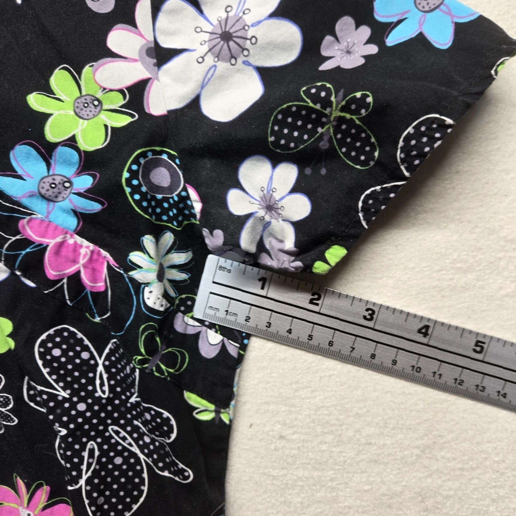 Vintage VINTAGE Zoe & Chloe Floral Black Short Sleeve Scrub Shirt Womens Small Medical Size S / US 4 / IT 40 - 6 Thumbnail