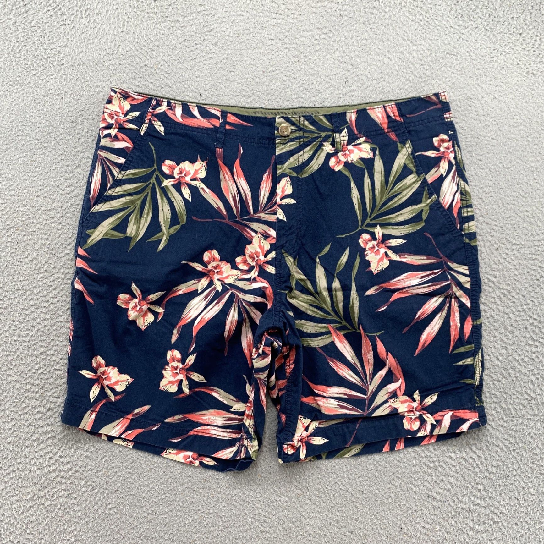 Old Navy Old Navy Mens Palm Leaf Floral Hawaiian Cotton Shorts Size 38 in Multicolor - Regular Chino Cotton Mens Hawaiian Shorts Size US 38 / EU 54 - 2 Thumbnail