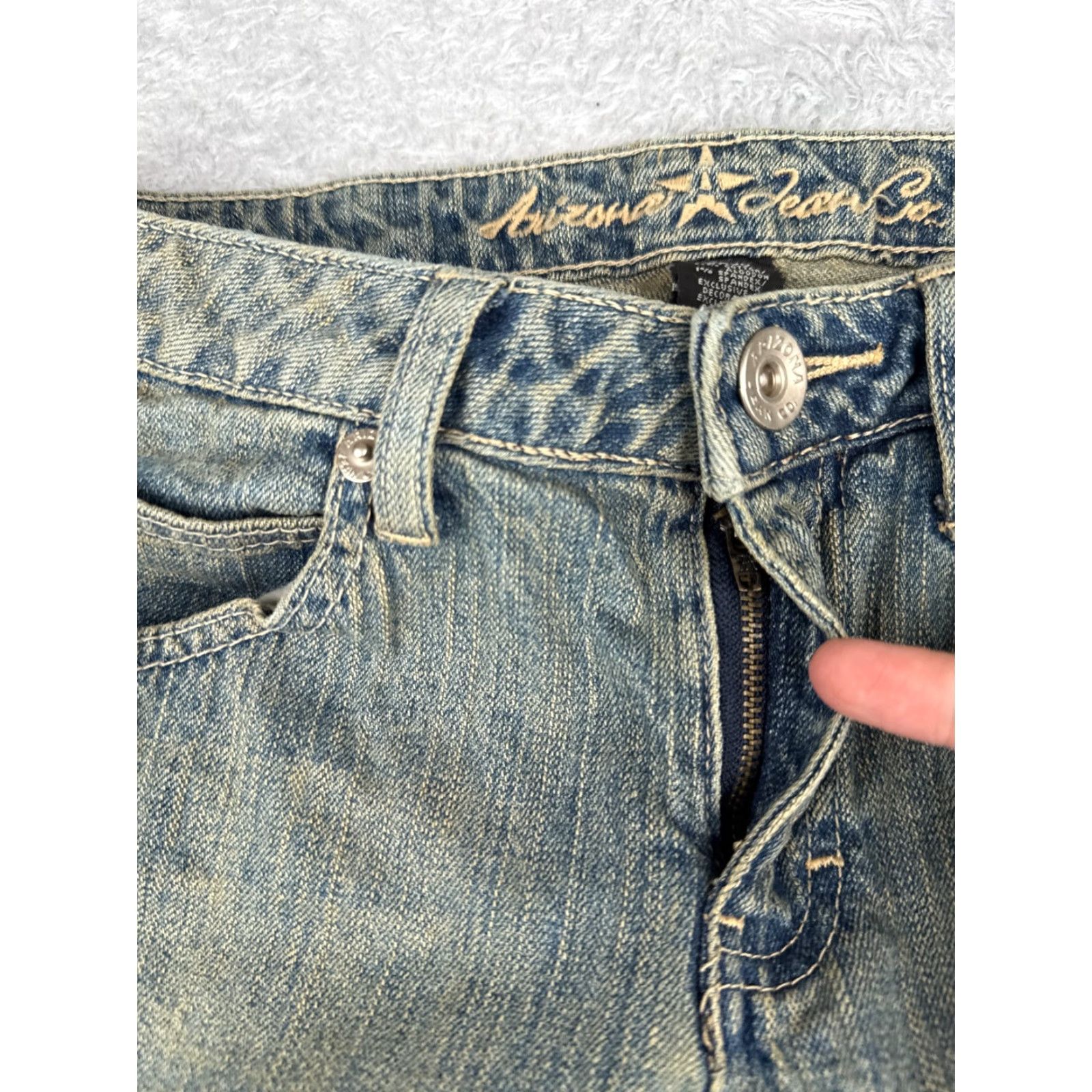 Vintage Arizona Jeans Co Juniors 7 S Blue Denim Med Wash Low Rise Cotton Blend 29x27 Jeans Womens 5-Pocket Rock Flared Distressed Pockets Vintage No Size 28" / US 6 / IT 42 - 5 Thumbnail