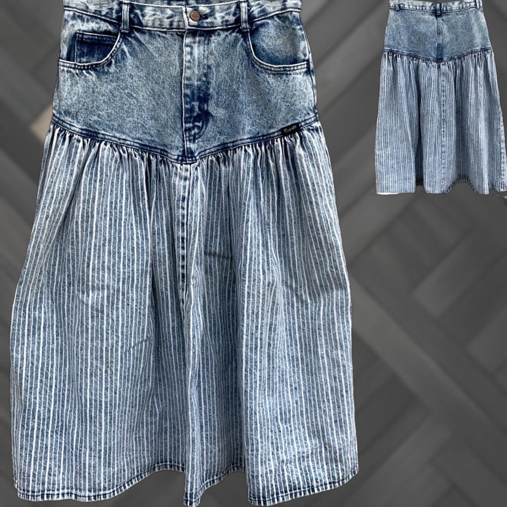Bugatti VINTAGE Bugatti High Waist Denim Skirt Acid Wash Striped 1980s 28” Waist Blues New Wave Denim Skirt Women? Size 28" / US 6 / IT 42 - 1 Thumbnail