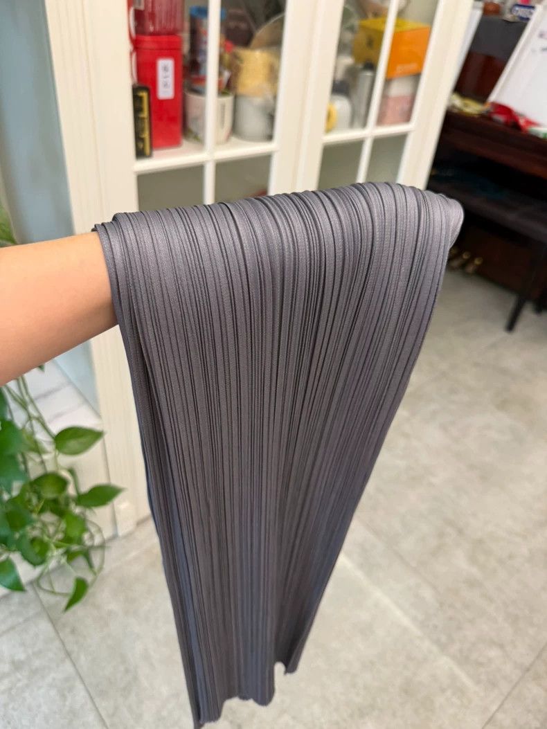 Issey Miyake Issey Miyake size:4 Dark grey pleated trousers Size 31" - 5 Thumbnail