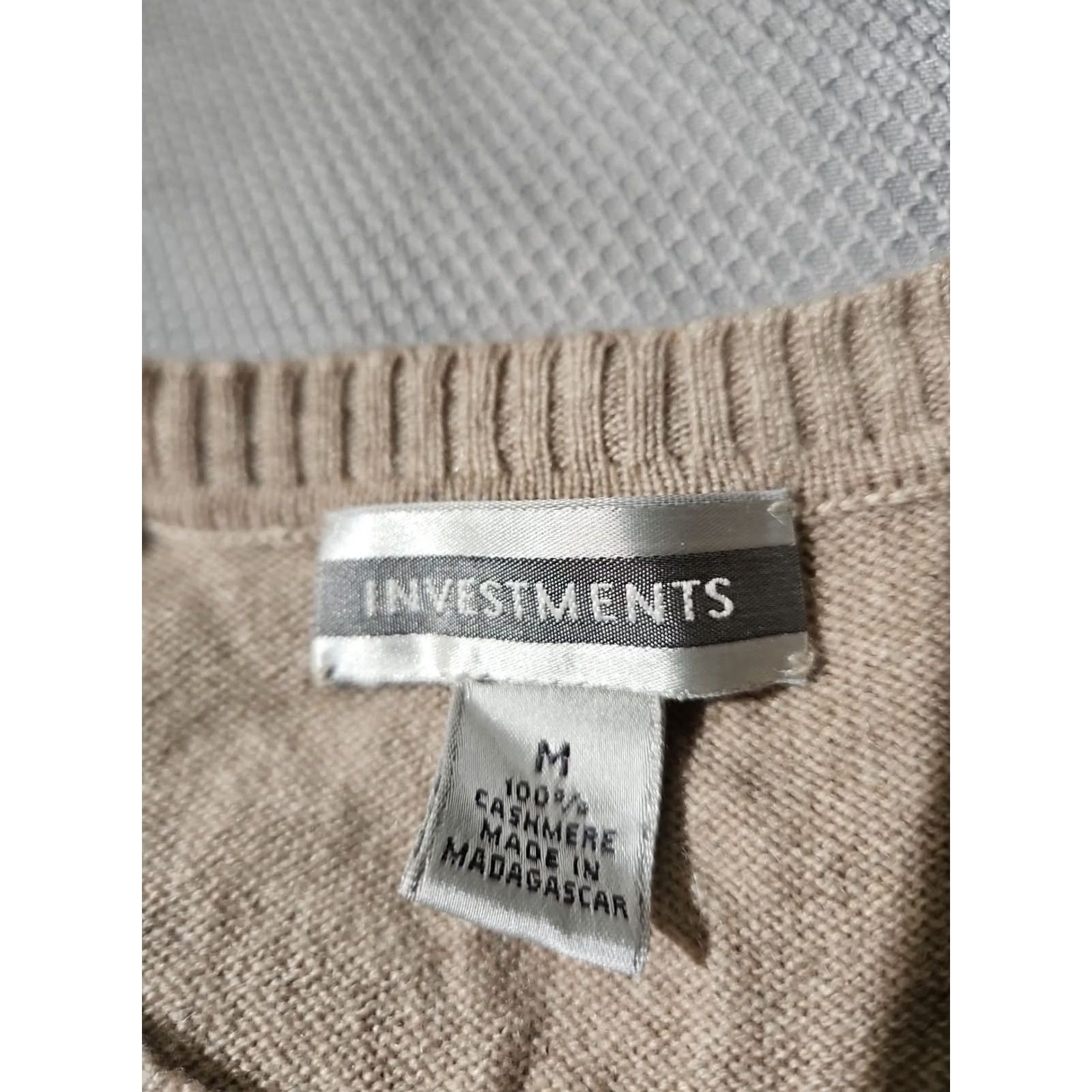 Vintage VINTAGE Investments Sweater Womens Medium Beige Cardigan Button Preppy Dainty Luxury Size M / US 6-8 / IT 42-44 - 7 Thumbnail