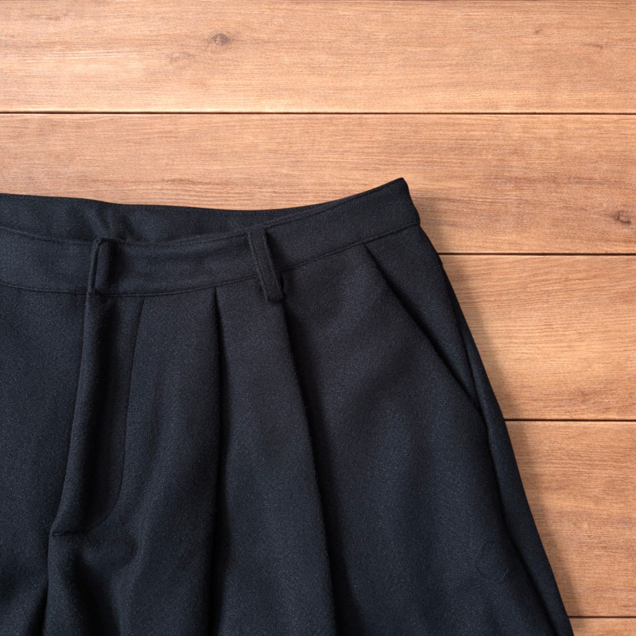 Japanese Brand Vintage style baggy wide long tailored wool shorts in black. Size US 36 / EU 52 - 3 Thumbnail