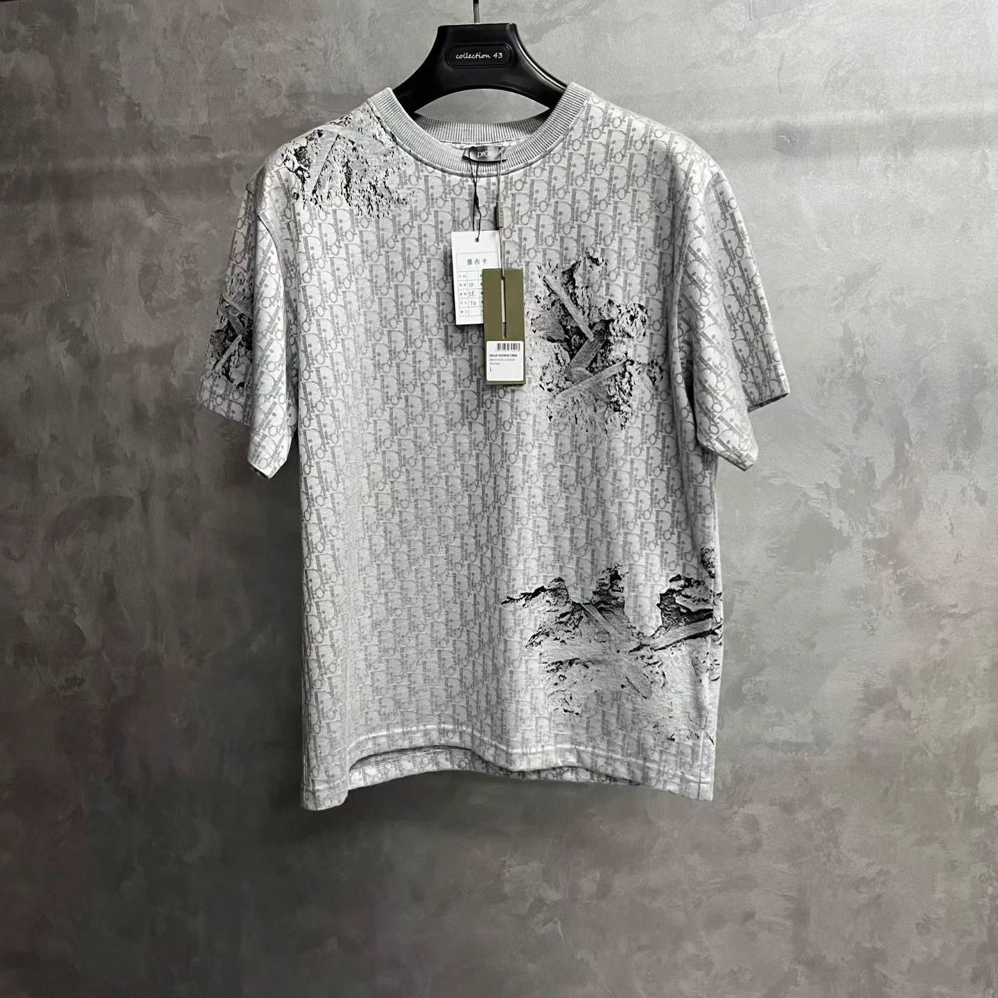 Dior Dior Gray All Over Print Crewneck Short-Sleeve T-Shirt L Size US L / EU 52-54 / 3 - 1 Thumbnail