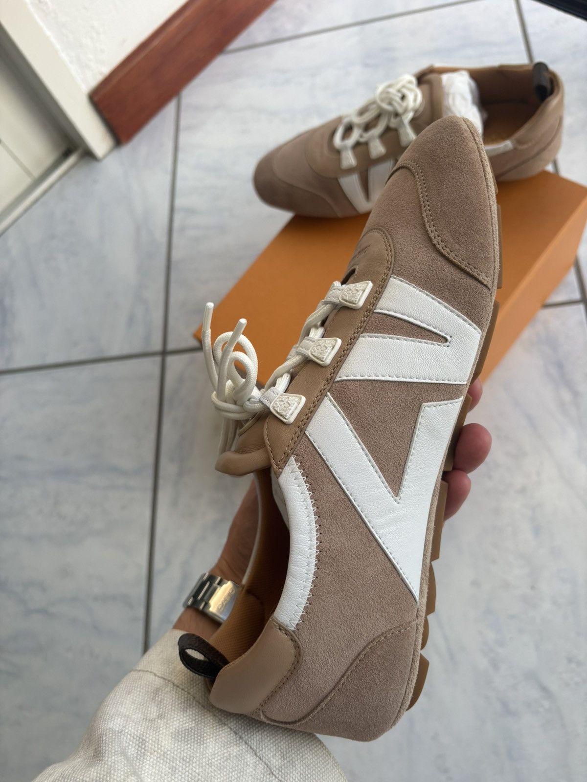 Louis Vuitton Louis vuitton sneakerina noisette beige taille 39 Size US 8 / IT 38 - 3 Thumbnail