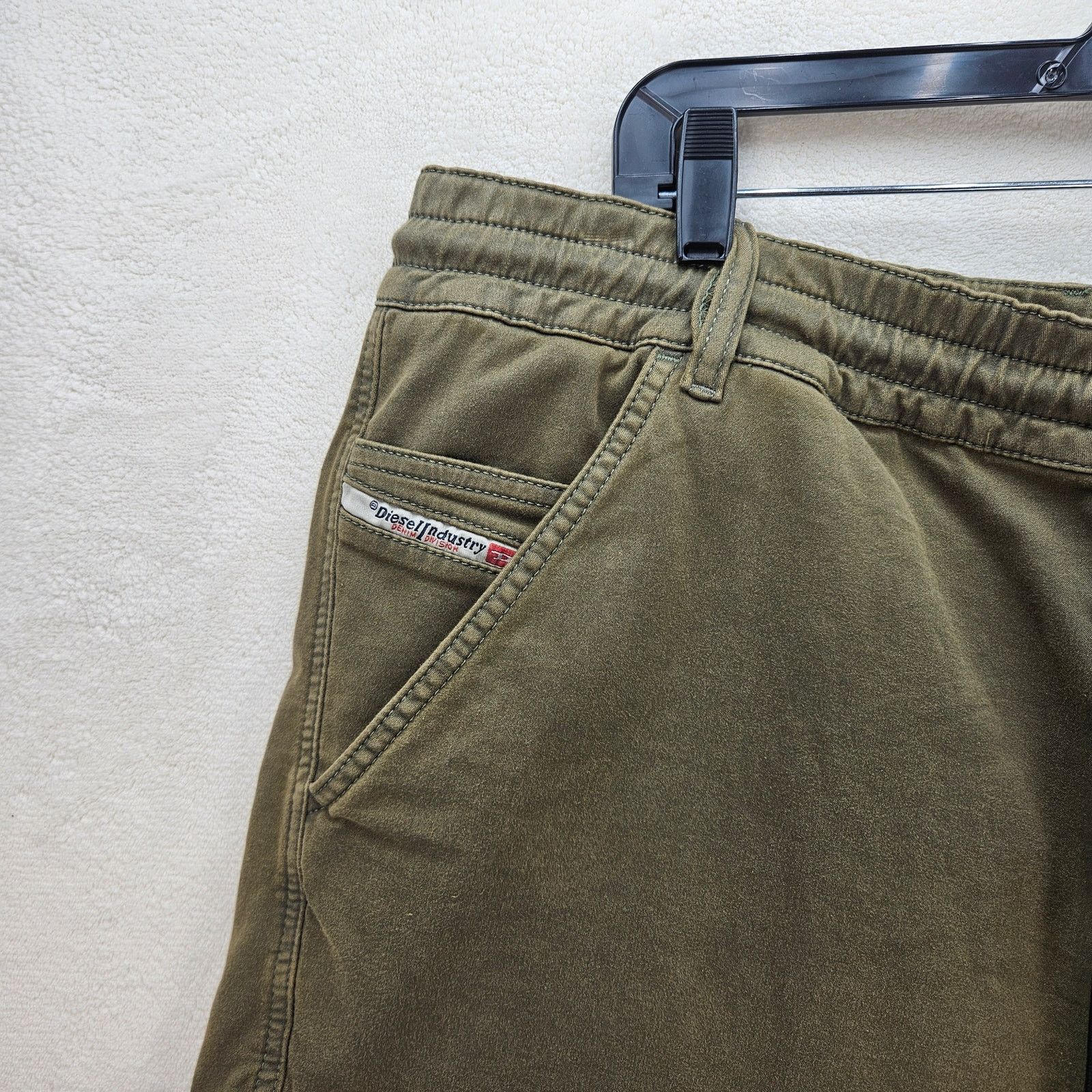 Diesel DIESEL MEN'S 40 D-KROOLEY CARGO SHORTS MILITARY GREEN $325 Size US 40 / EU 56 - 3 Thumbnail