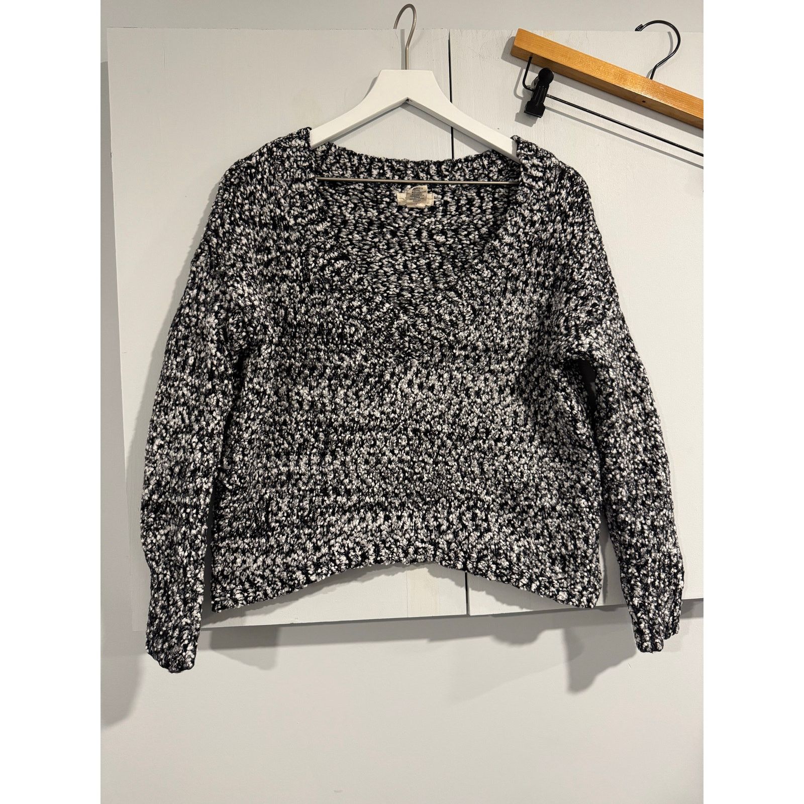 Other Yes Lola Womens V-Neck Sweater Size Medium Size M / US 6-8 / IT 42-44 - 1 Thumbnail