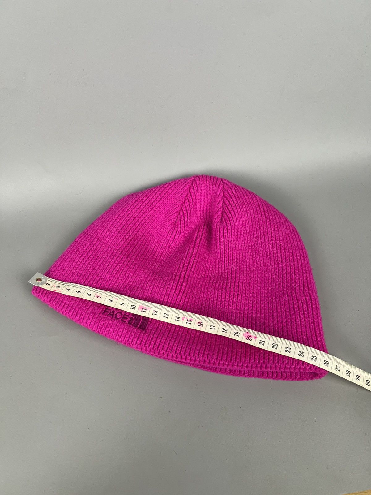 The North Face The North Face vintage beanie hat pink with logo Size ONE SIZE - 3 Thumbnail