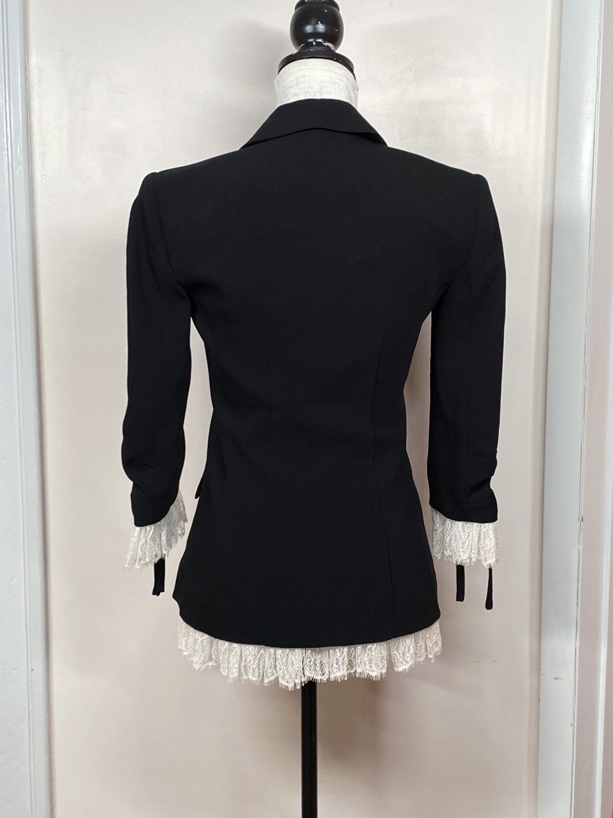 Cinq a Sept Cinq à Sept Crystal Brooch Lace Trimmed Crepe Blazer size 0 Size XS / US 0-2 / IT 36-38 - 13 Thumbnail