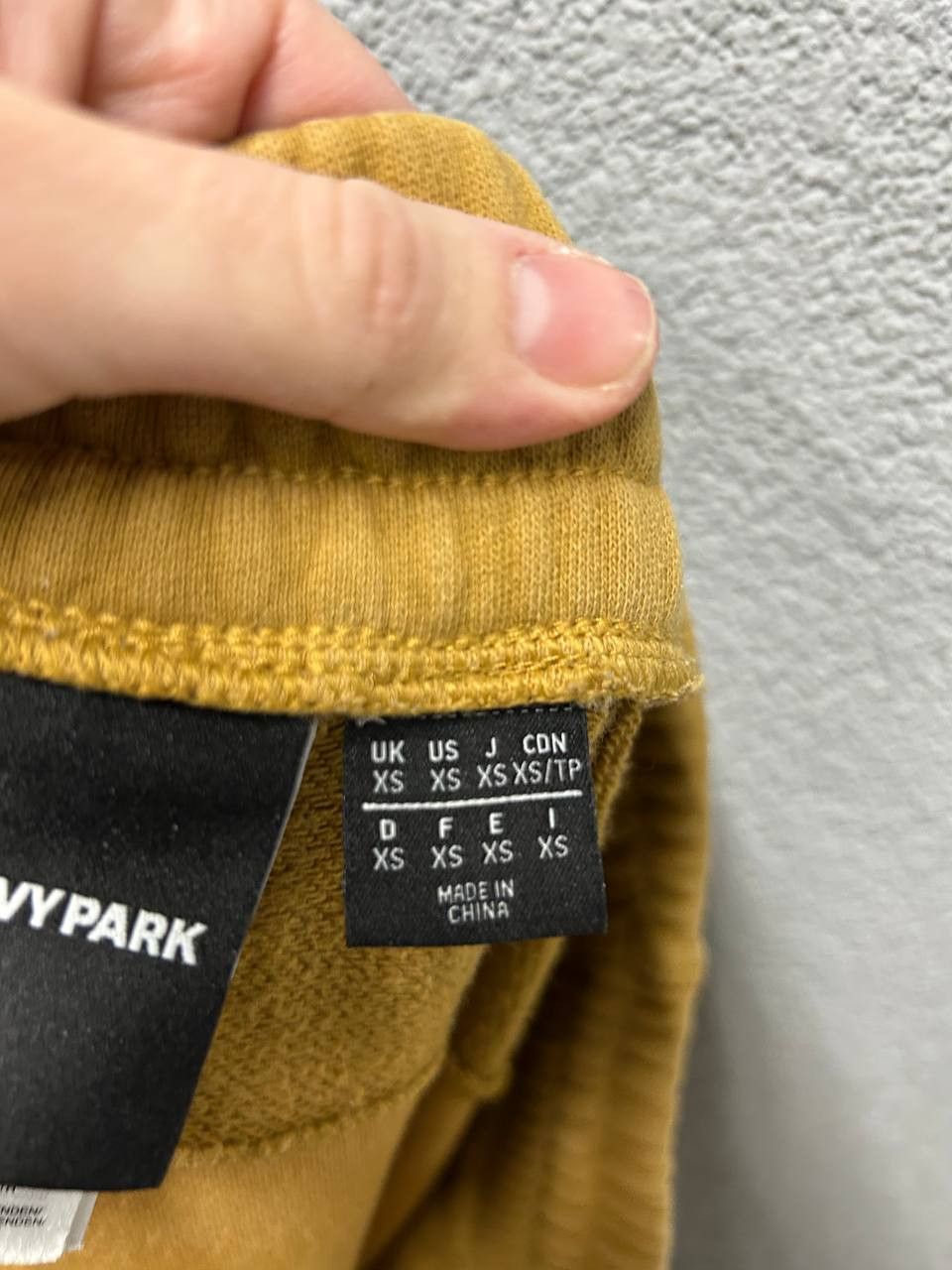 Adidas × Ivy Park Adidas x Ivy Park cargo sweatpants unisex size XS Size US 28 / EU 44 - 16 Thumbnail