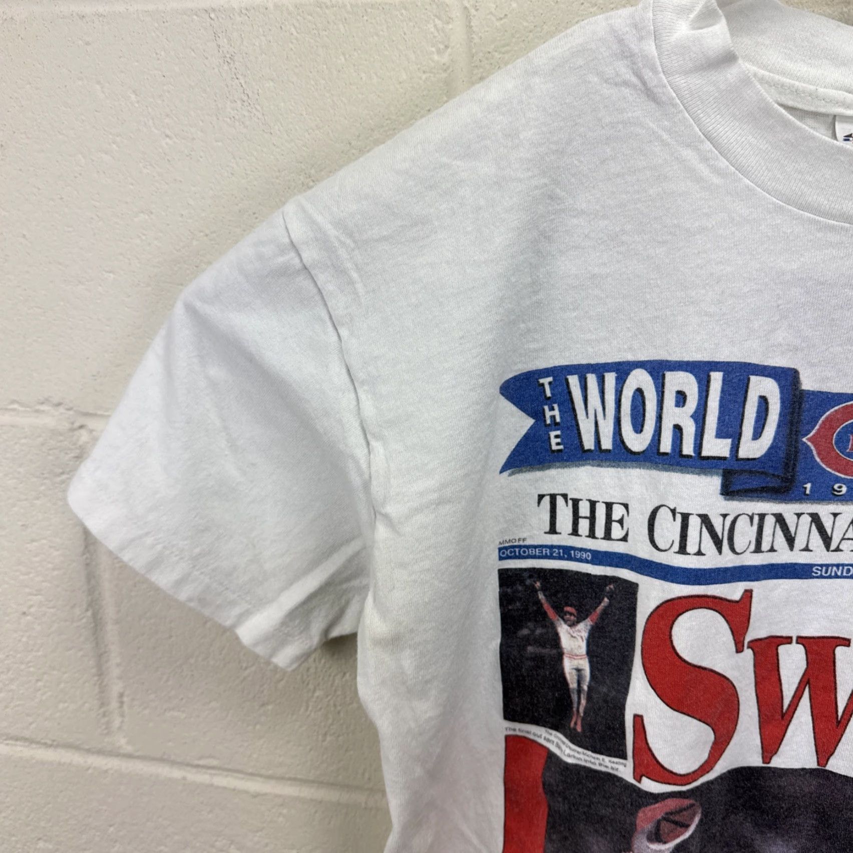 Vintage VINTAGE Cincinnati Reds World Champs T-Shirt Newspaper Headline Sweep Rijo Men White 1990s Graphic Tee M/L Short Sleeve Cotton Stedman Size US M / EU 48-50 / 2 - 6 Thumbnail