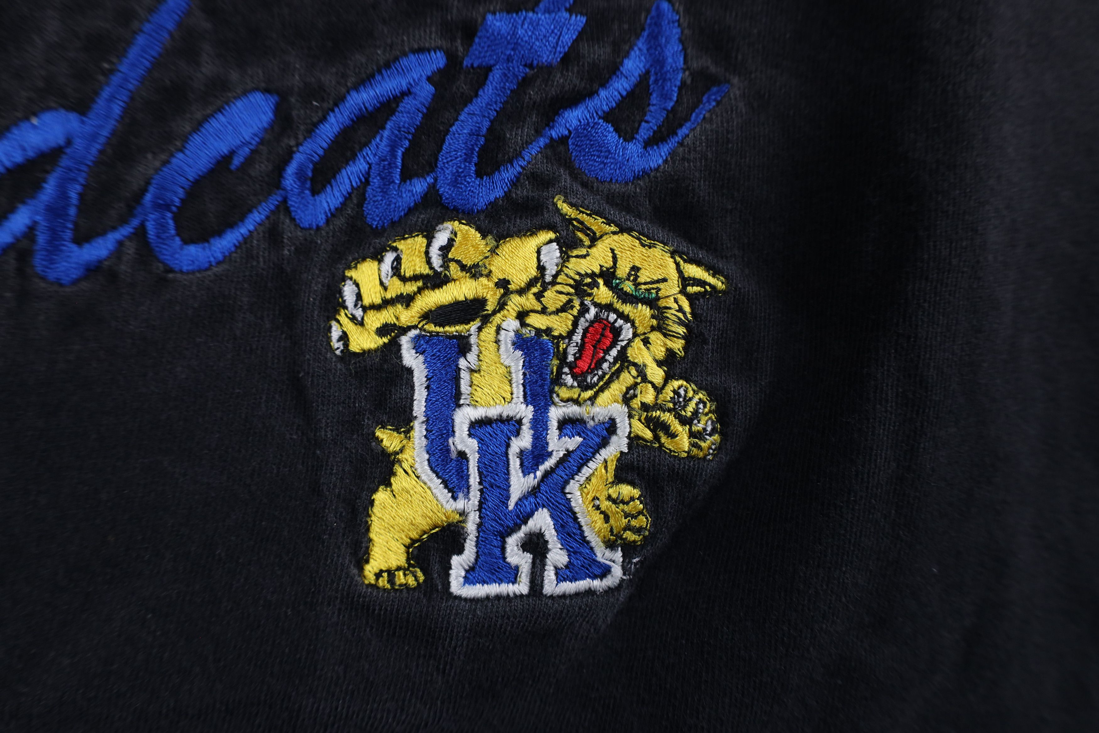 Vintage Vintage 90s Spell University of Kentucky Wildcats T-Shirt Size US XL / EU 56 / 4 - 5 Thumbnail