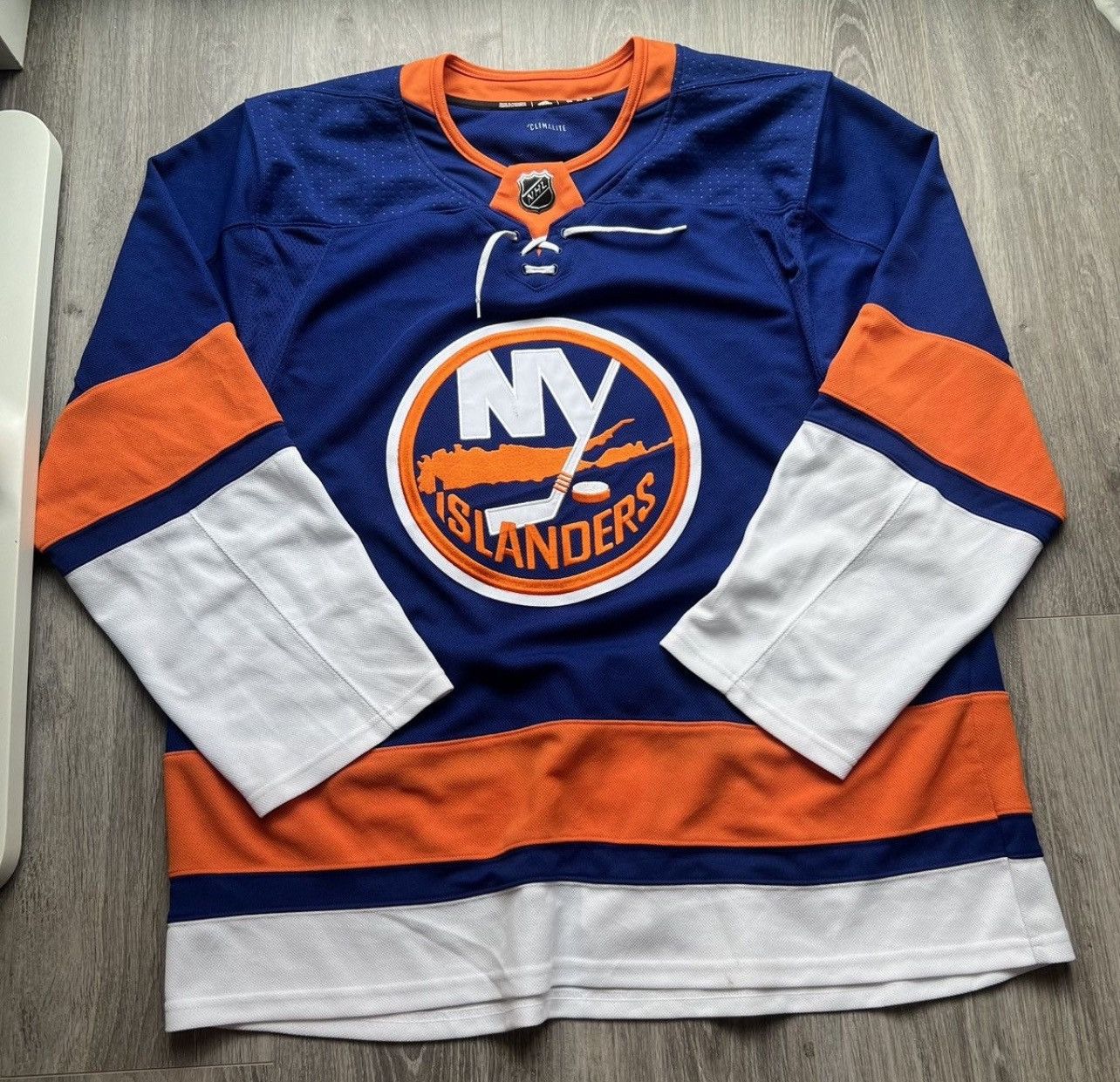 NHL New York islanders hockey Jersey authentic fight straps Size US XL / EU 56 / 4 - 2 Thumbnail