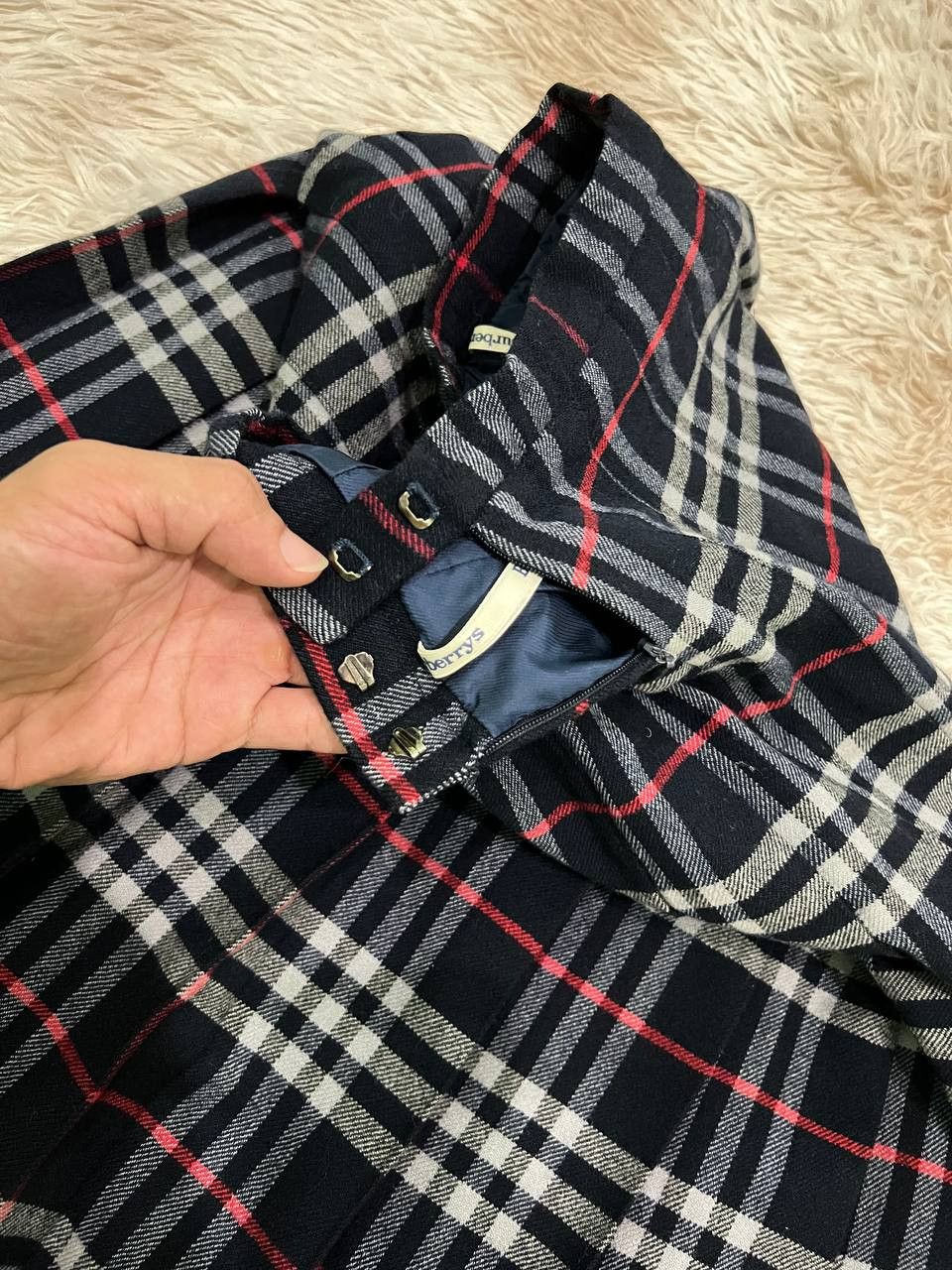 Burberry Vintage 90’s Burberrys Wool Pleated Midi Skirt Size 25" / US 0 / IT 36 - 6 Thumbnail