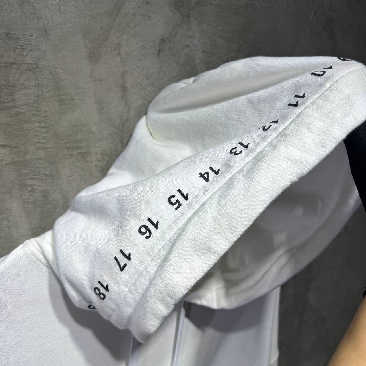 Maison Margiela Maison Margiela Number Hood. Hoodie Size US L / EU 52-54 / 3 - 4 Thumbnail