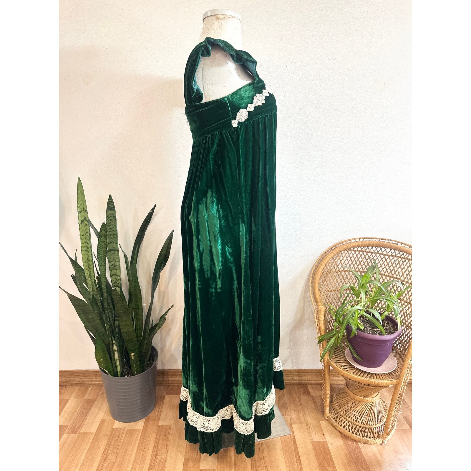 Vintage Vintage 60's Deep Emerald Velvet Empire Waist Dress Size M / US 6-8 / IT 42-44 - 4 Thumbnail