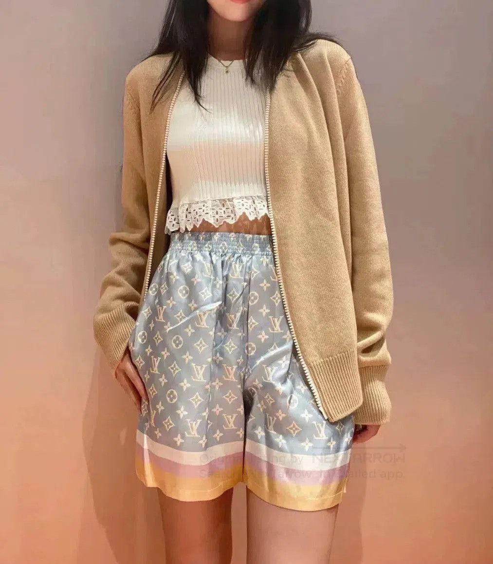 Louis Vuitton LV Monogram Women's Shorts. Size 35" - 6 Thumbnail