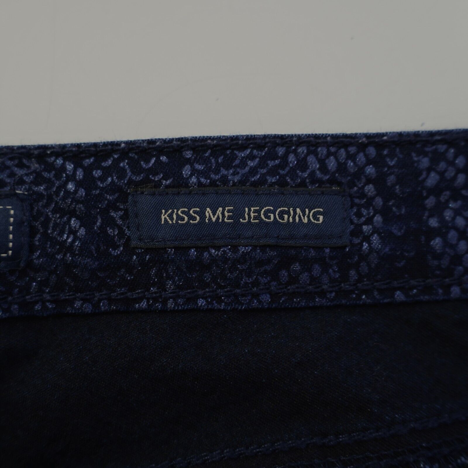 Jessica Simpson Jessica Simpson 31R Kiss Me Jeggings Blue Snakeskin Patterne Size 35" - 8 Thumbnail