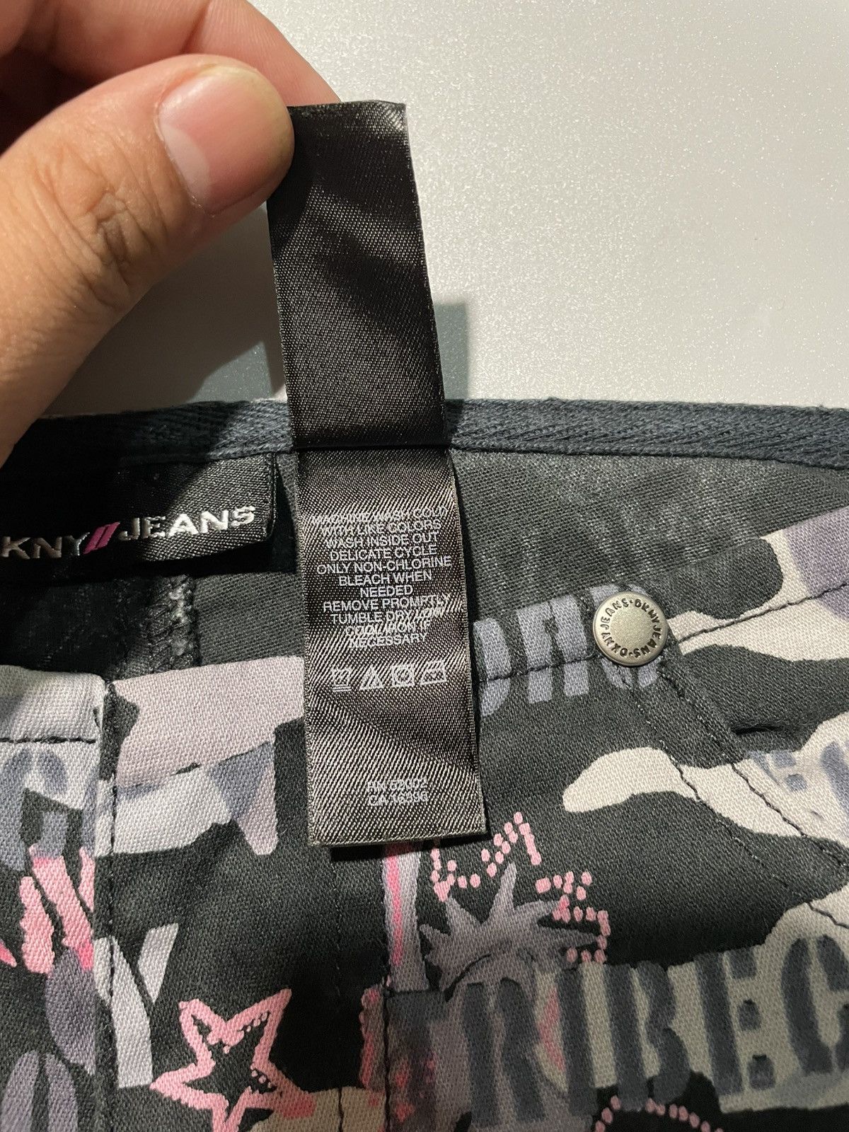 DKNY × Vintage Y2€ DKNY All Over Print Jeans Size 25" / US 0 / IT 36 - 6 Thumbnail