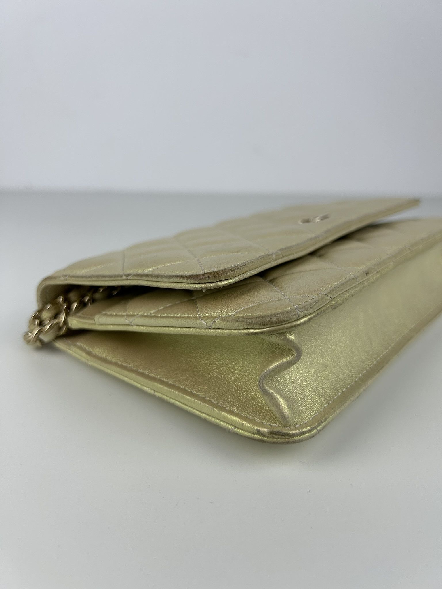 Chanel 2020 Chanel gold metallic matelasse wallet on chain Size ONE SIZE - 14 Thumbnail