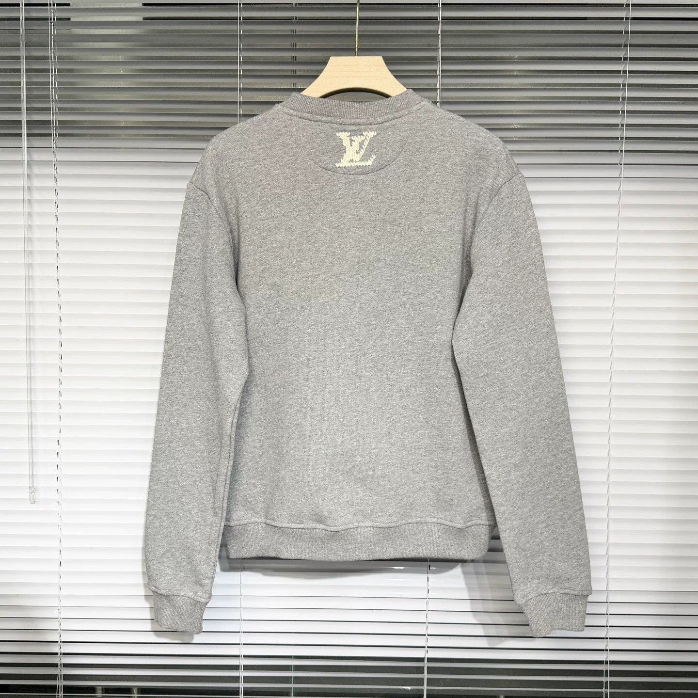 Louis Vuitton LV 2026 Embroidered Logo Sweatshirt M Size US M / EU 48-50 / 2 - 2 Thumbnail