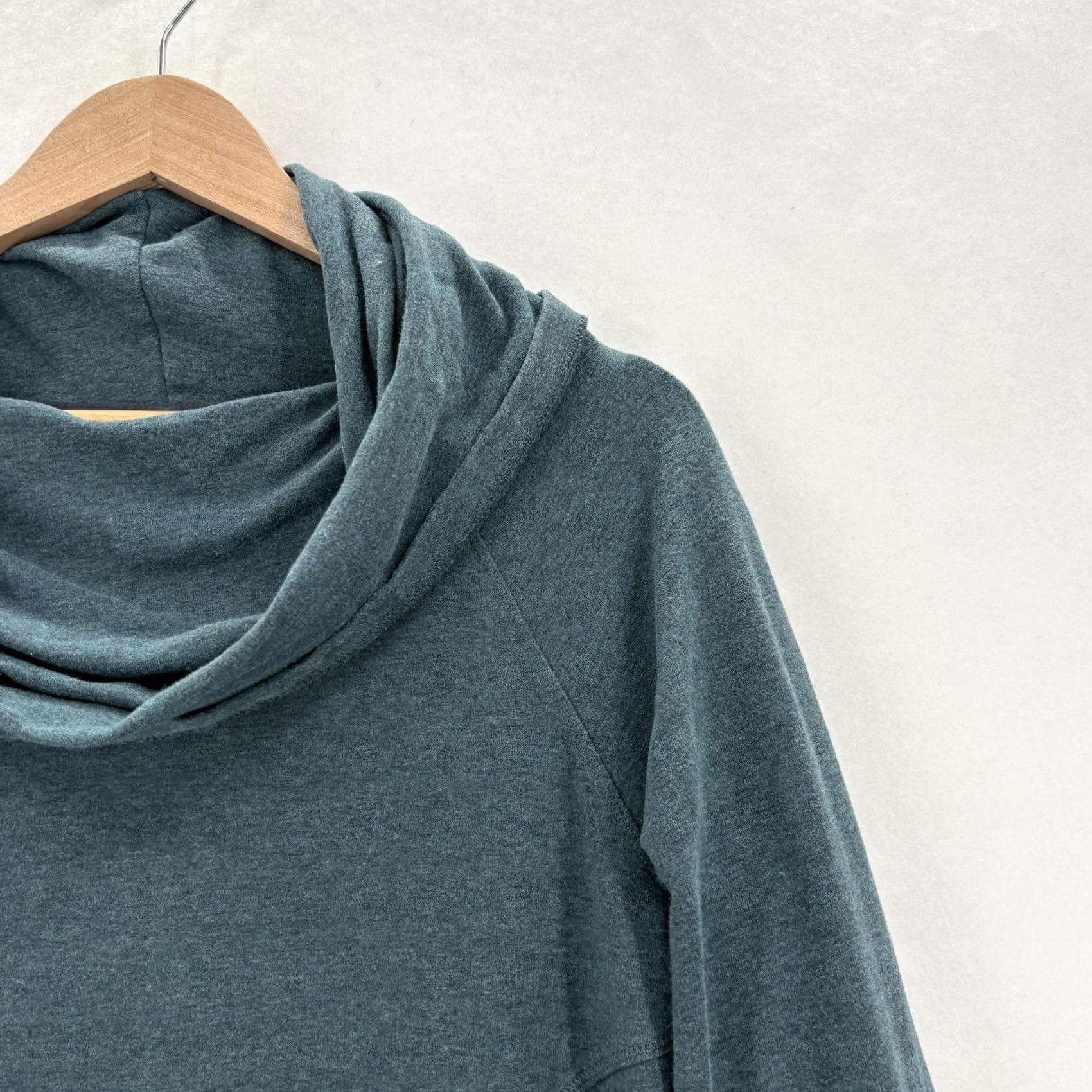 Vintage L.L.Bean Cozy Pullover Womens Medium Blue Cowl Neck Kangaroo Pocket Fleece Top Hoodie Pullover Casual Fall Womens Size M / US 6-8 / IT 42-44 - 2 Thumbnail
