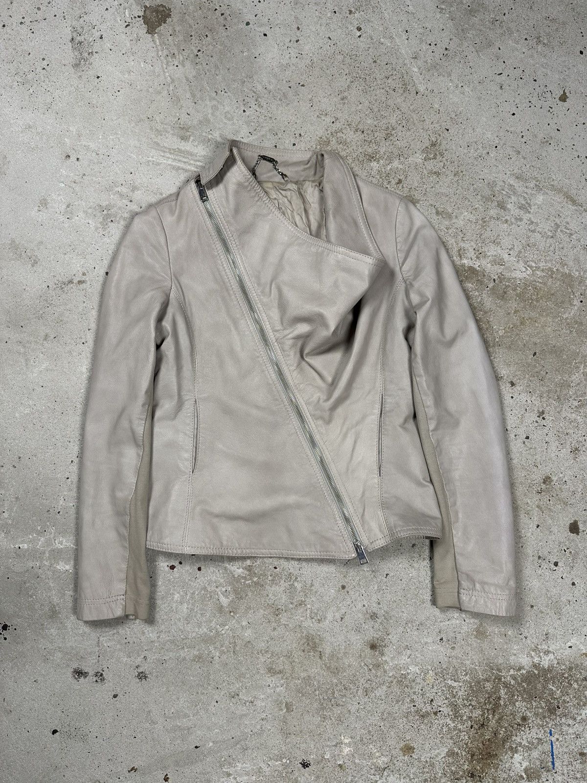 Japanese Brand Vintage Y2K Genuine Leather Beige Asymmetrical Archive Jackt Size US S / EU 44-46 / 1 - 1 Thumbnail
