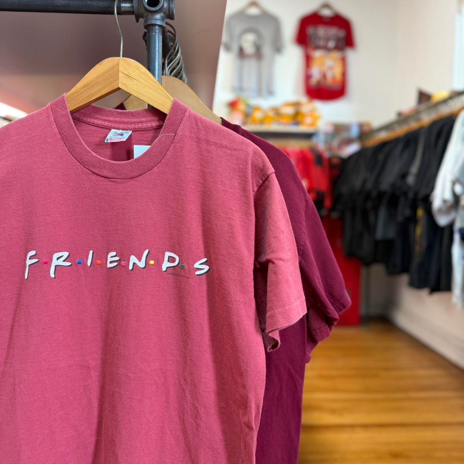 Vintage Vintage 90s Friends TV Show Logo Promo T-Shirt Size US L / EU 52-54 / 3 - 1 Thumbnail