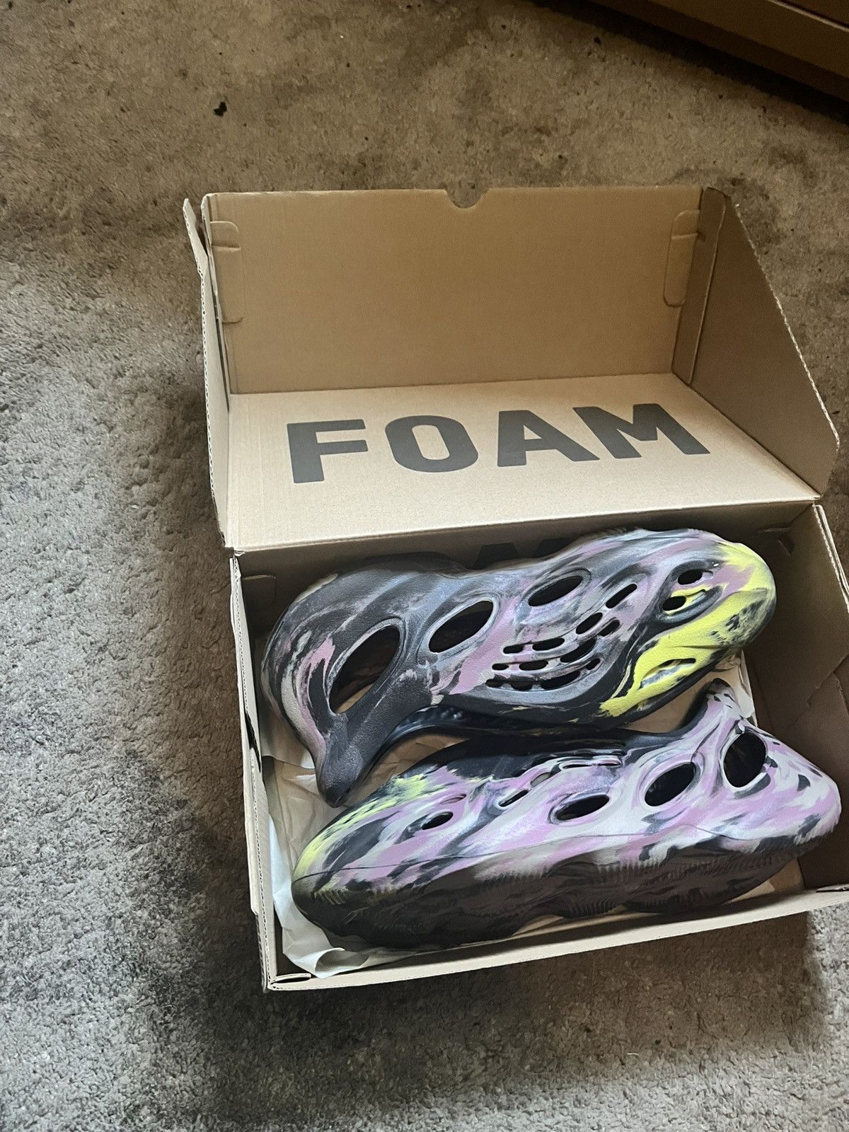Yeezy Foam runner mx carbon size 12 new with tag Size US 12 / EU 45 - 1 Thumbnail