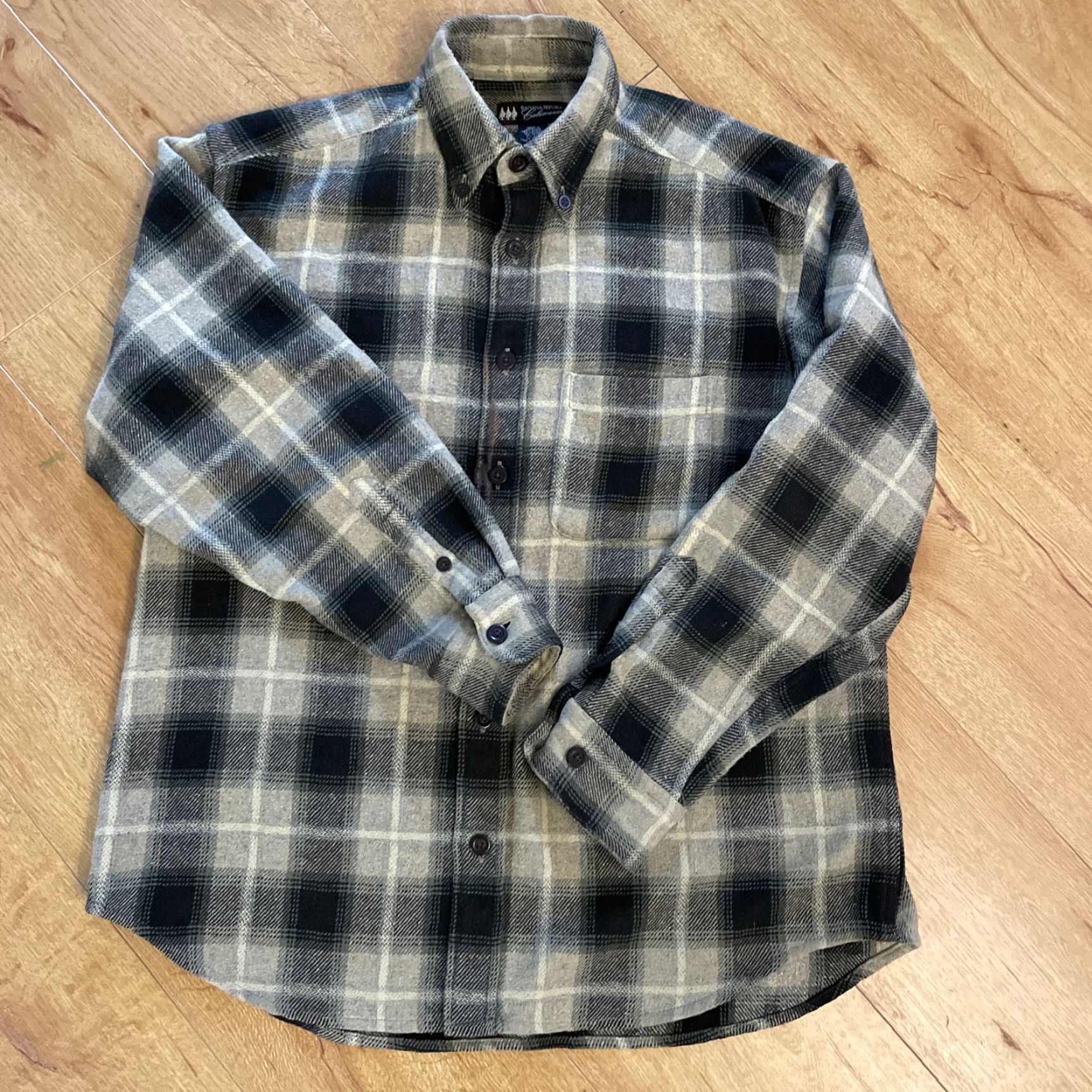 Banana Republic Banana Republic Shirt Button-Up Mens Medium Olive Gray Plaid Wool Blend Flannel Cabin Wear Vintage Good Condition Size US M / EU 48-50 / 2 - 5 Thumbnail