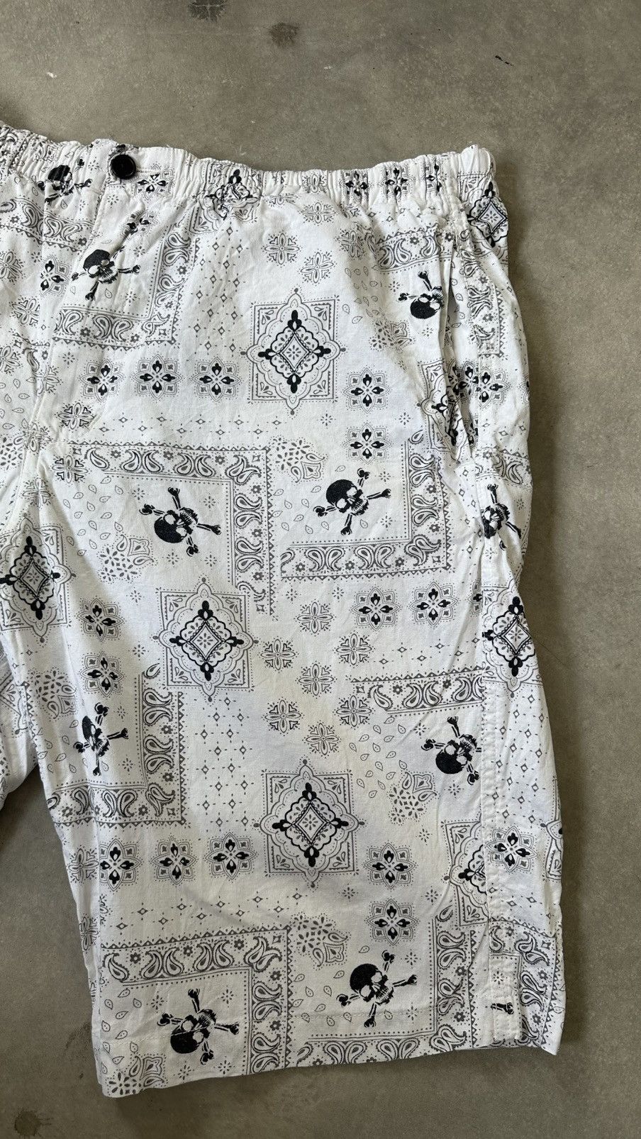Vintage VINTAGE BANDANA SKULL SHORT PANT Size US 40 / EU 56 - 3 Thumbnail