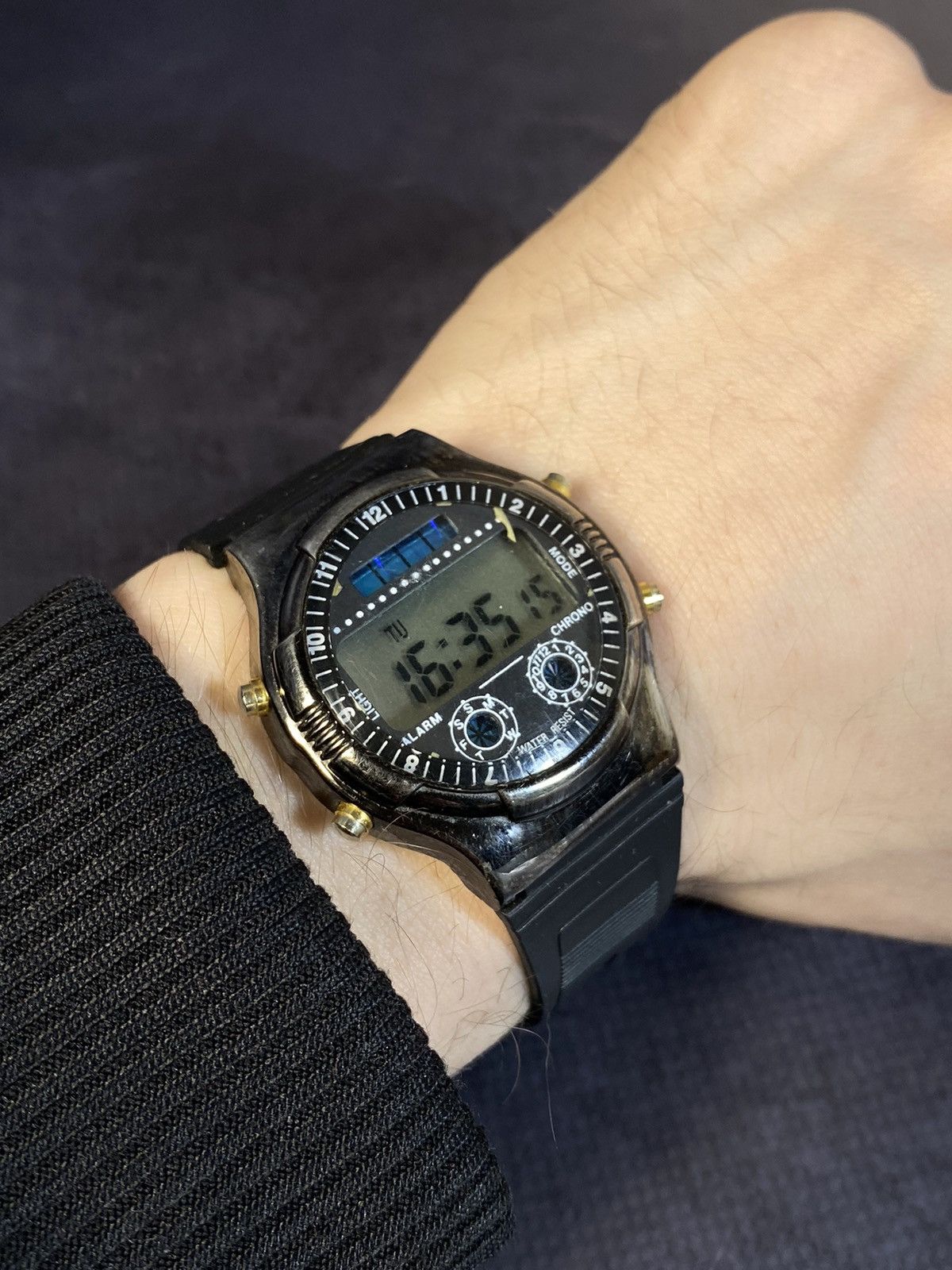 Vintage Vintage 90s Digital Watch w/ Chrono - Japanese Brand Size ONE SIZE - 2 Thumbnail