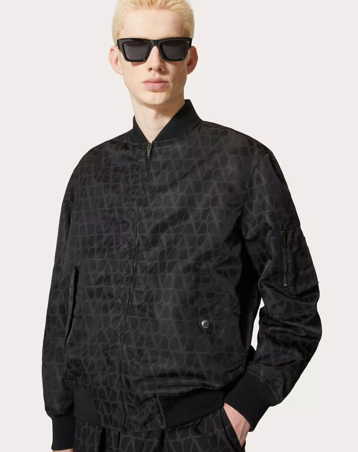 Valentino oc11z0725 Nylon Bomber Jacket in Black Size US L / EU 52-54 / 3 - 6 Thumbnail