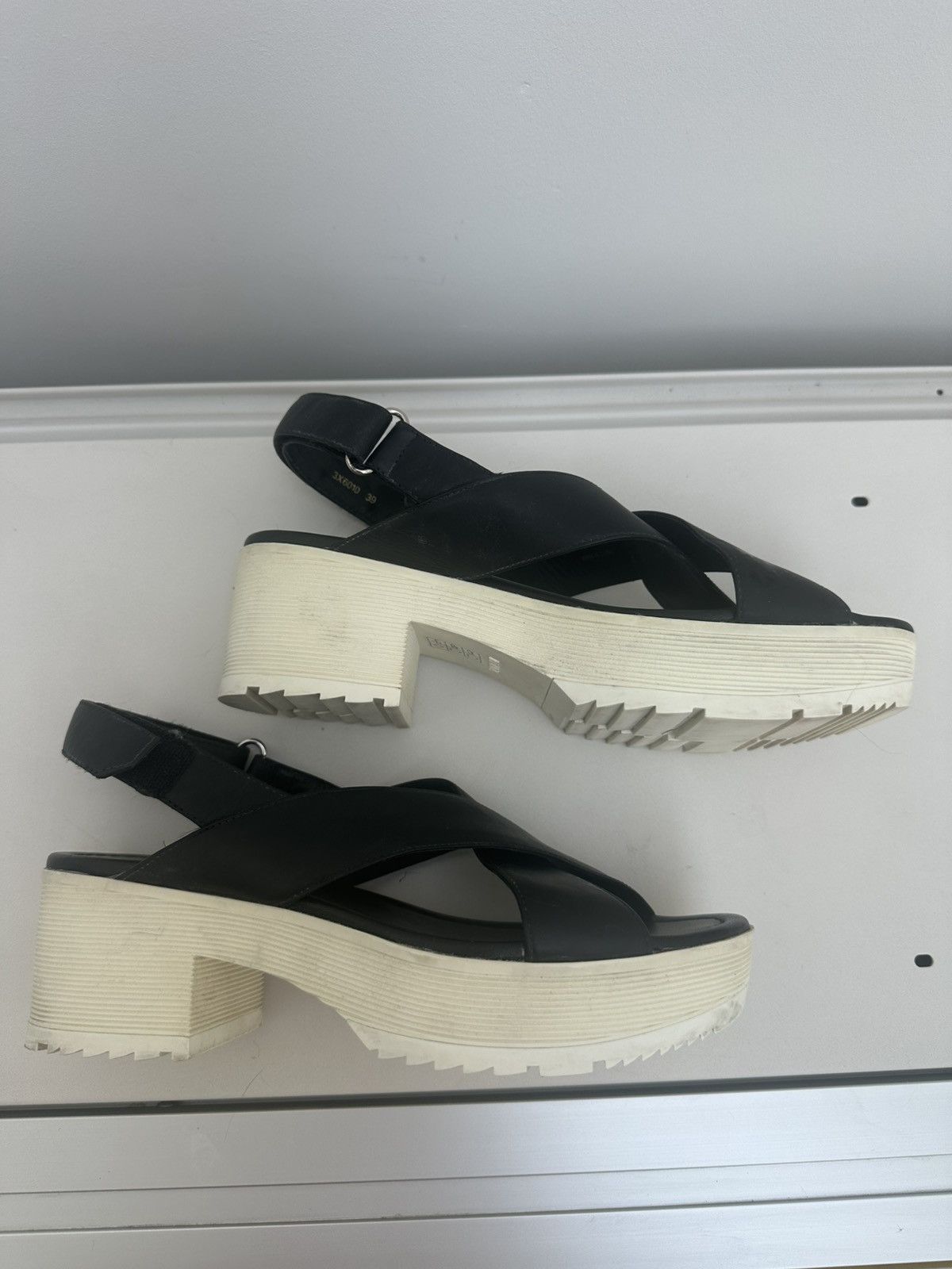 Prada Prada Archive Heels size 39 / 9 vintage Size US 9 / IT 39 - 2 Thumbnail