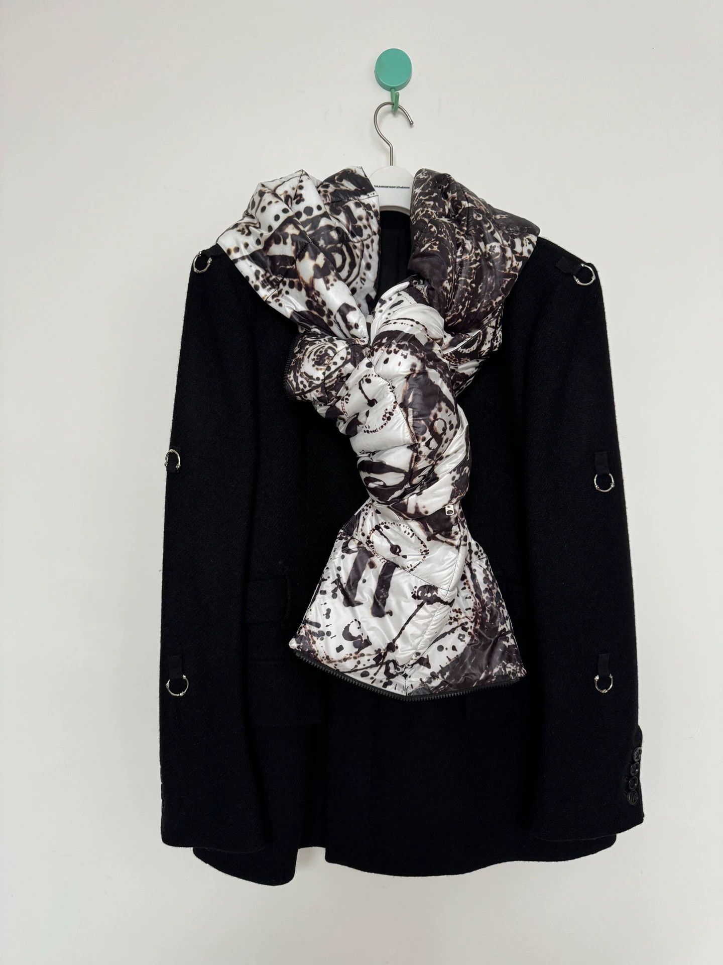 Takahiromiyashita The Soloist. Takahiro Miyashita The Soloist down scarf zipper storage Size ONE SIZE - 3 Thumbnail