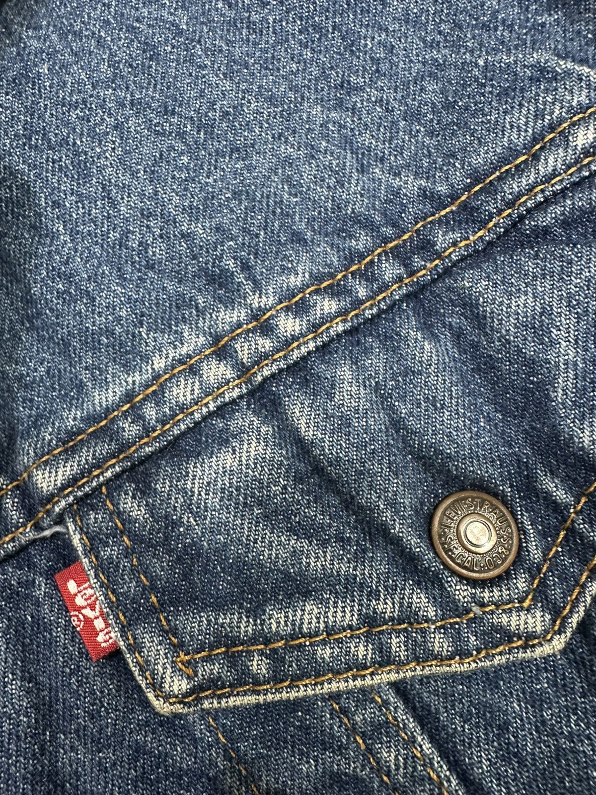 Levi's Vintage Clothing Crazy Vintage 1990’s Levis Denim Jacket (Made in USA🇺🇸) Size US XL / EU 56 / 4 - 8 Thumbnail