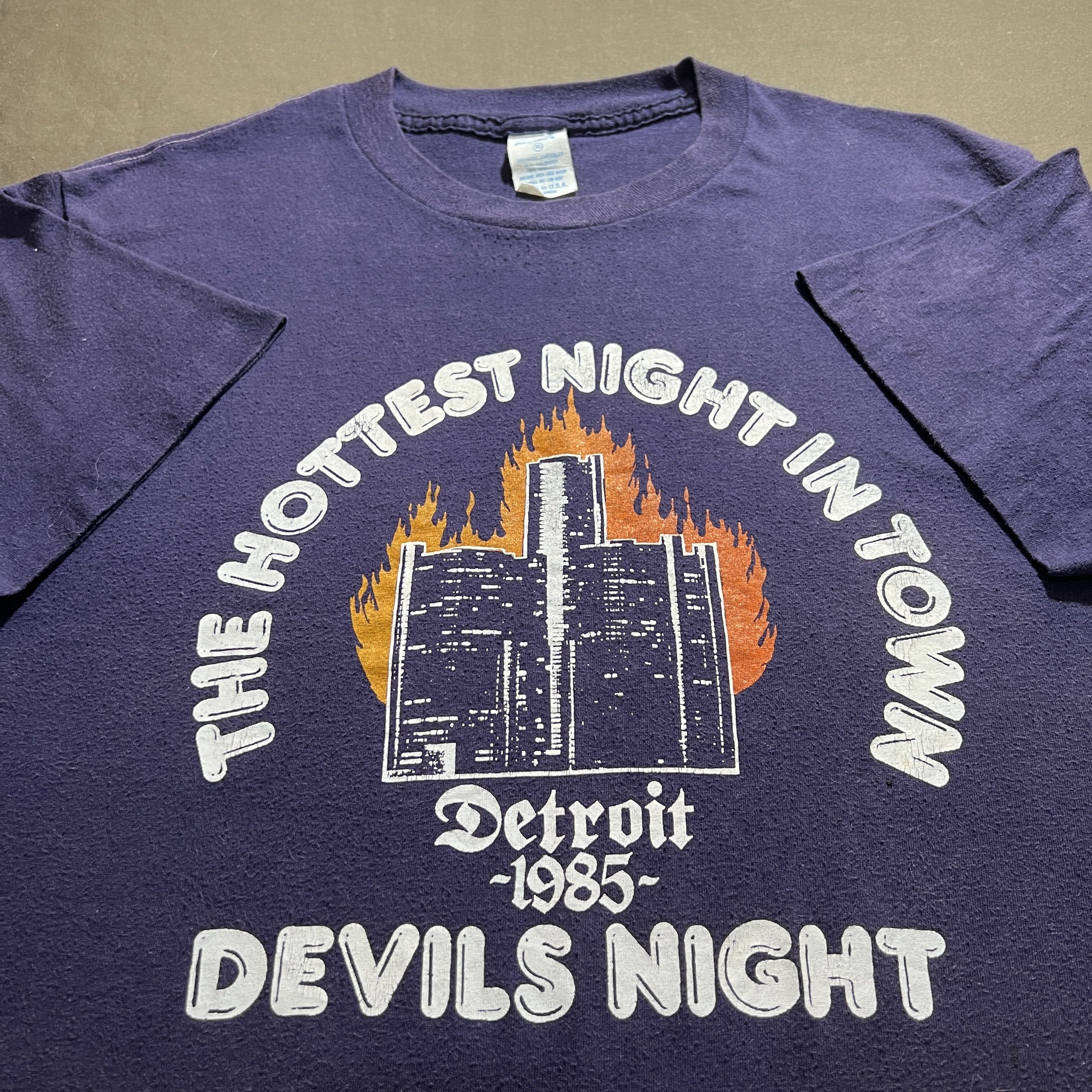Vintage Vintage 80s 1985 Detroit Devils Night Tee Size US XL / EU 56 / 4 - 1 Thumbnail