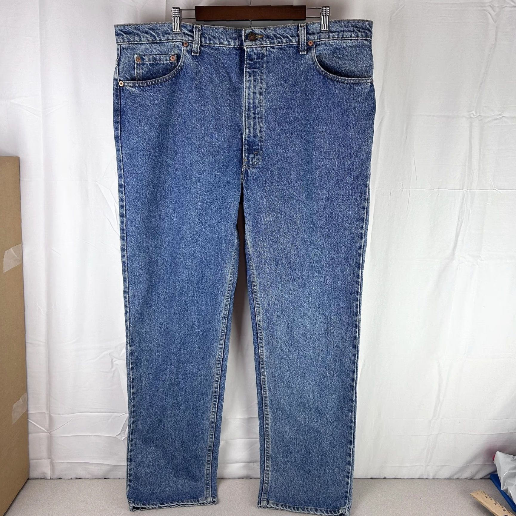 Levi's VINTAGE Levi's 505 Jeans Mens 44x32 Denim Made in USA Zip Fly Straight Leg 90s Levi's 505 Mens Jeans Regular 44 W32 Blue Denim US Vintage 1990s Size US 44 / EU 60 - 2 Thumbnail
